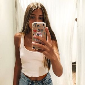 Meet your Posher, Ella